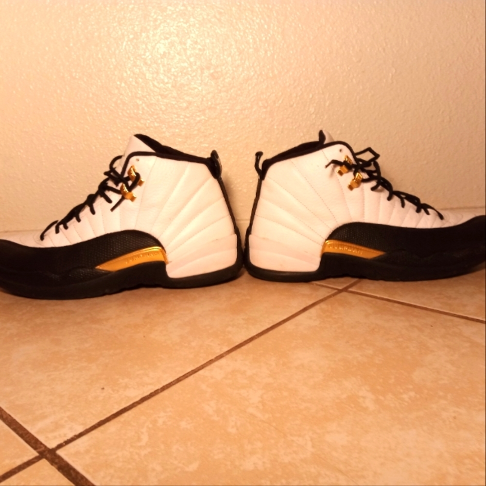 Retro Jordans 12 Size 11 (MENS) Black/White/Gold